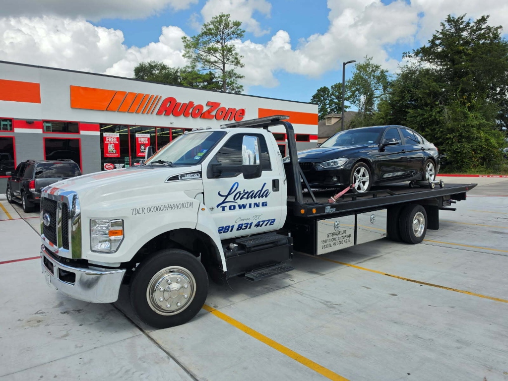 Commercial box truck recovery on highway shoulder